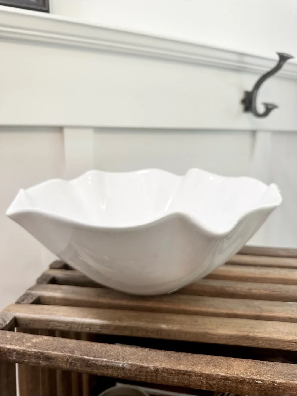 White Ceramic Scalloped Serving Bowl Wavy Elegant Home Dining Large 11” x 4.5”